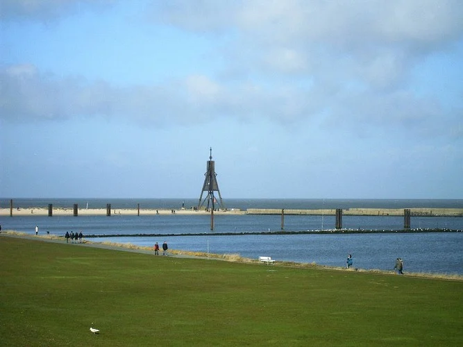 Die Kugelbake am Deich bei Cuxhaven